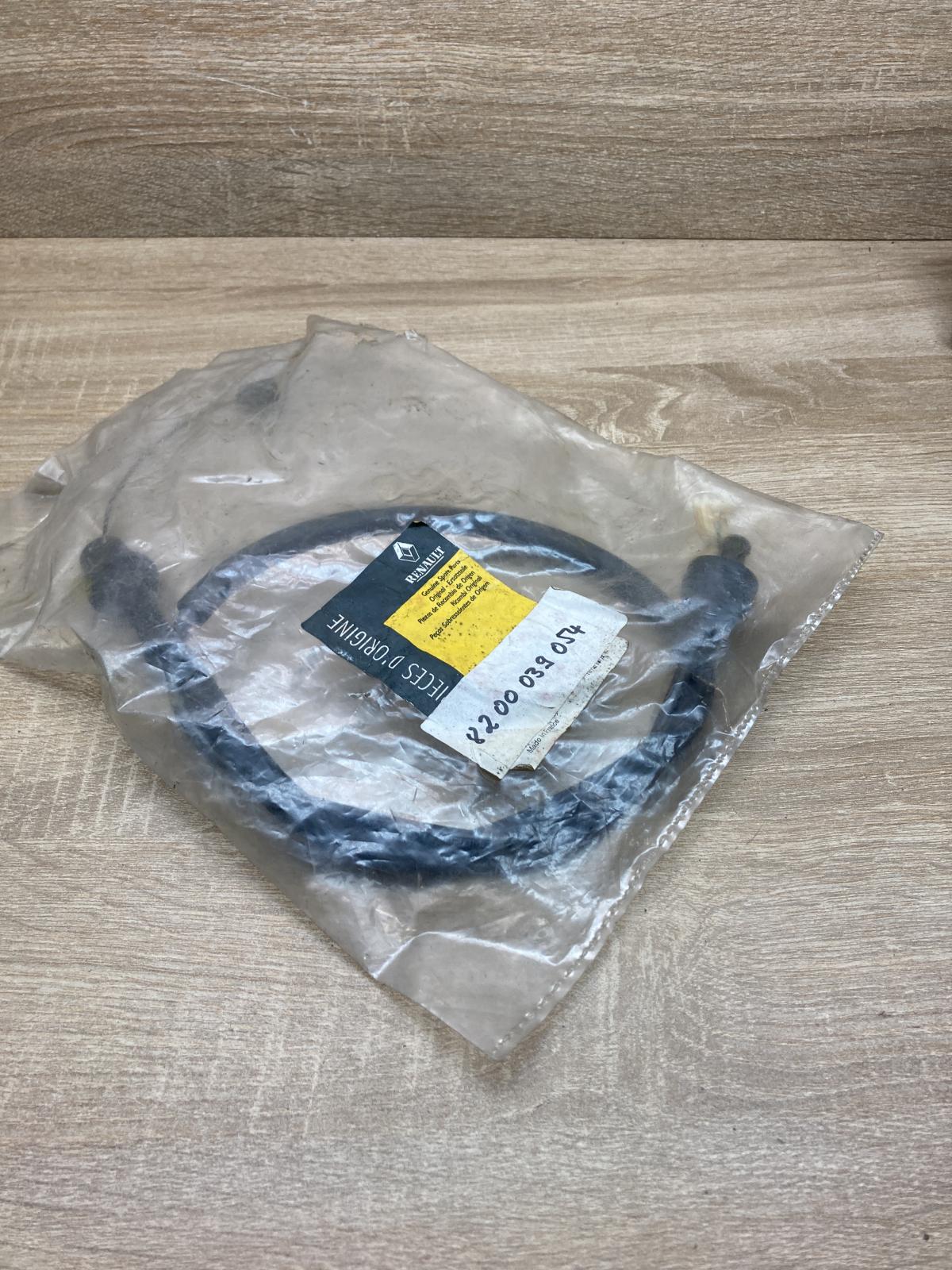 8200039054   Throttle cable Renault Clio II