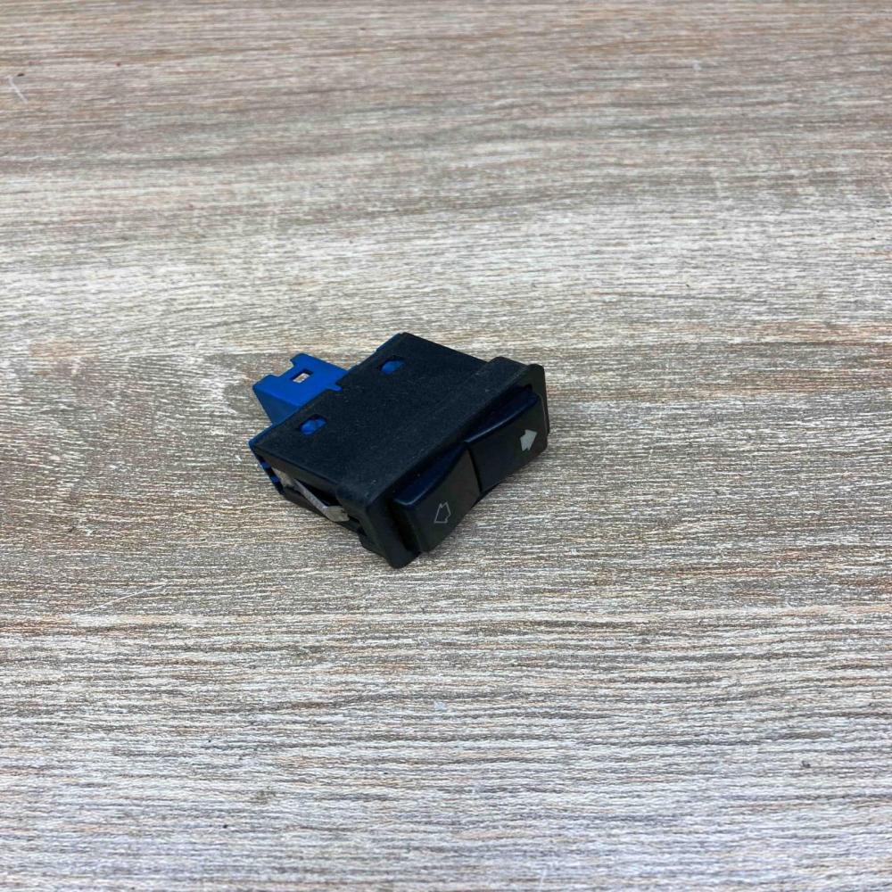 8368932   Electric window control switch BMW 7 E38