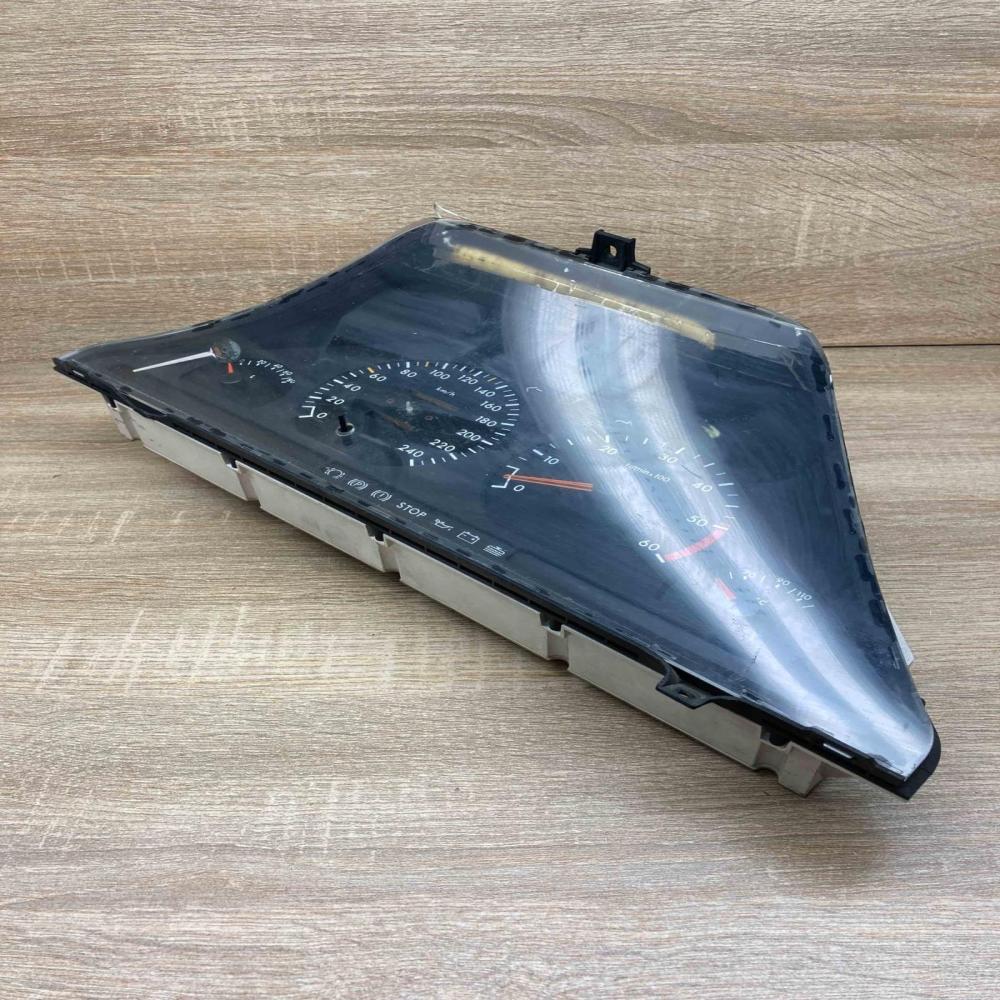 9602580380  With Plug Speedometer (instrument cluster) Peugeot 605