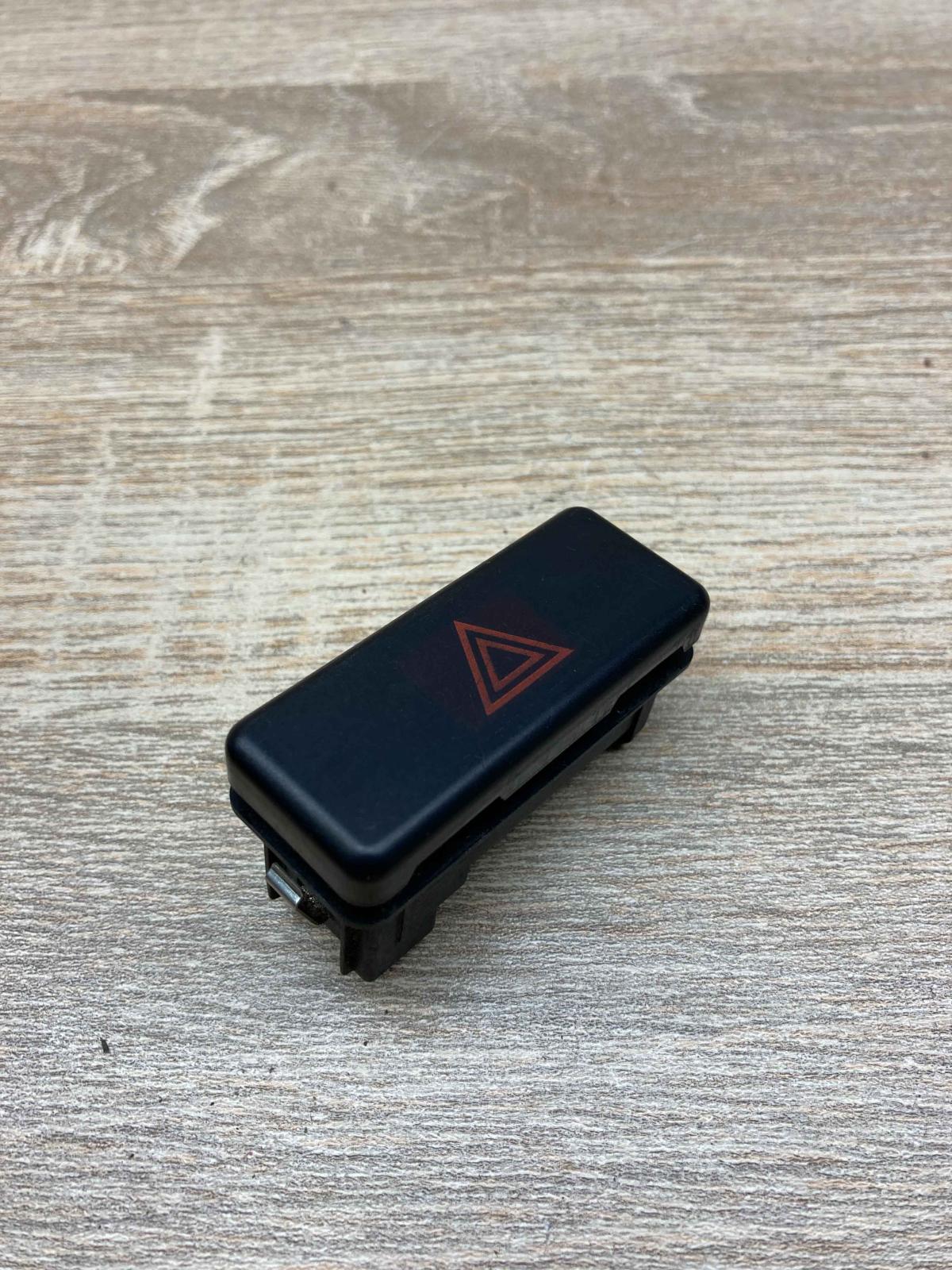 8350947   Hazard light switch BMW 7 E38