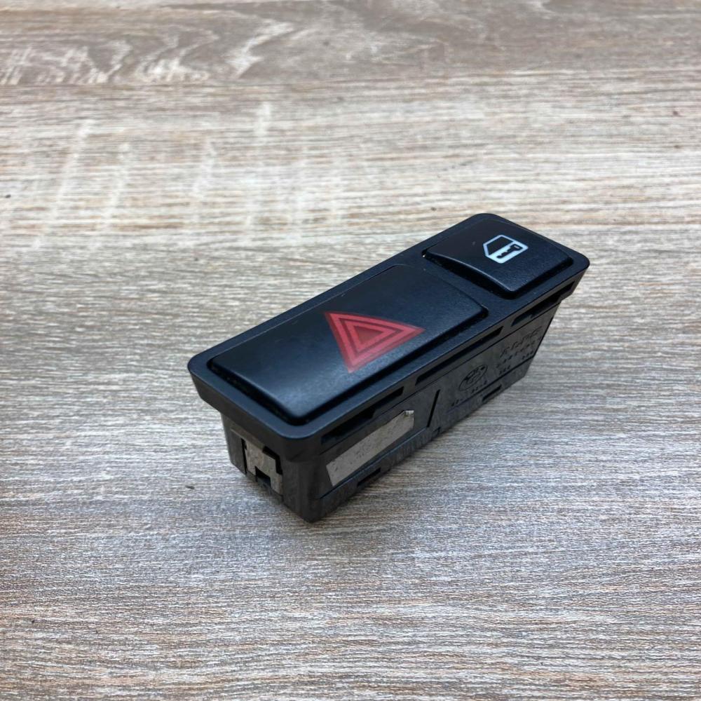 8368920   Hazard light switch BMW 3 E46
