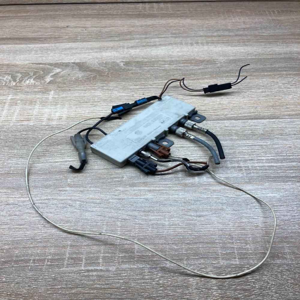 8378090  With Plug Aerial antenna amplifier BMW 5 E39