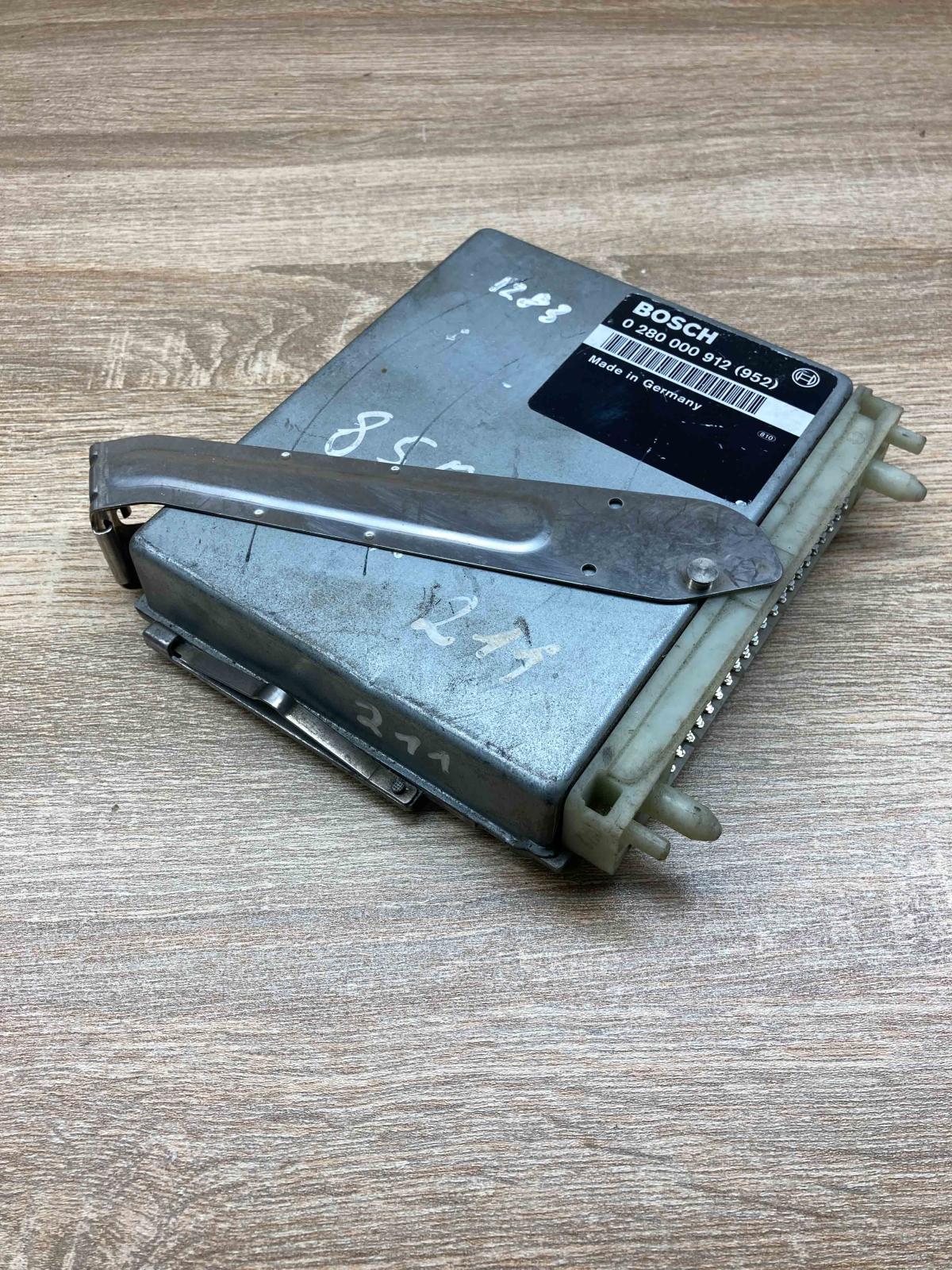 P09146476 0280000912  Engine control unit/module ECU Volvo 850