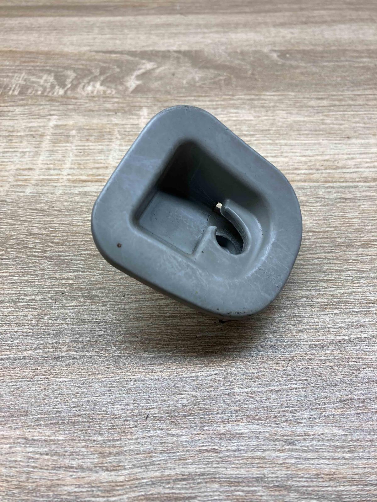 8235613   Parcel shelf load cover mount bracket BMW 5 E39