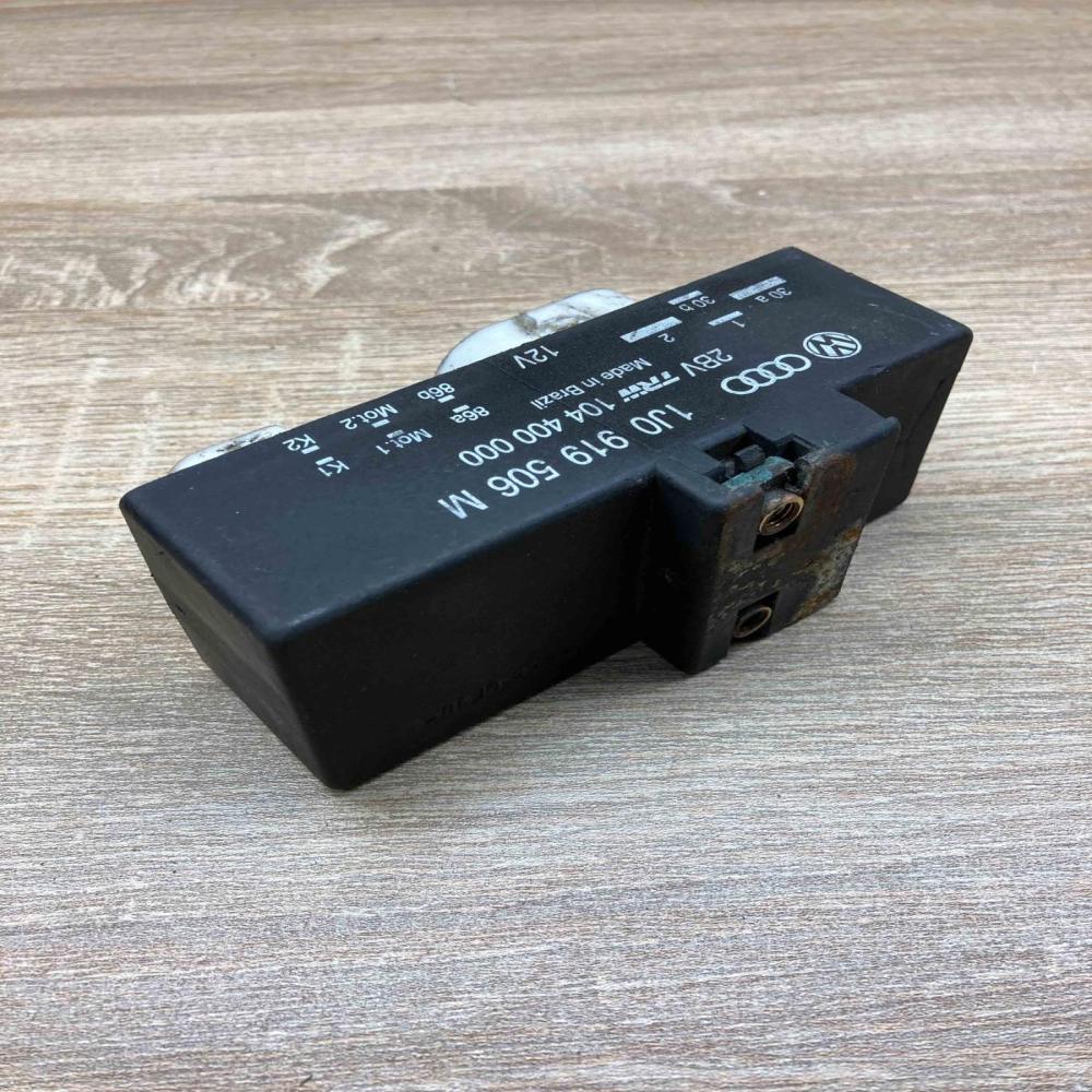 1J0919506M 104400000  Glow plug pre-heat relay Volkswagen Polo