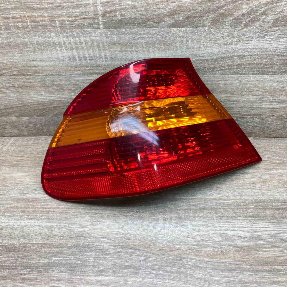 6907933 308011  Rear/tail lights BMW 3 E46