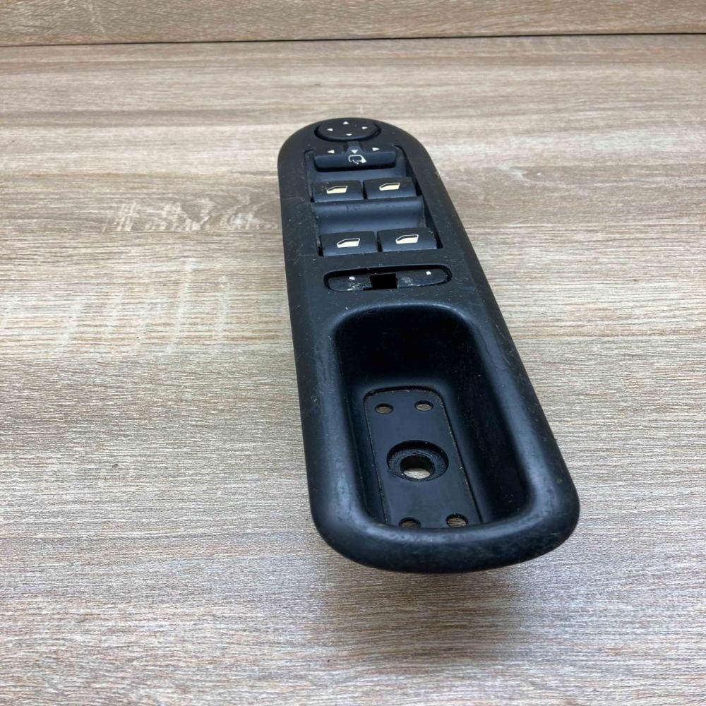 96468704XT   Electric window control switch Peugeot 407