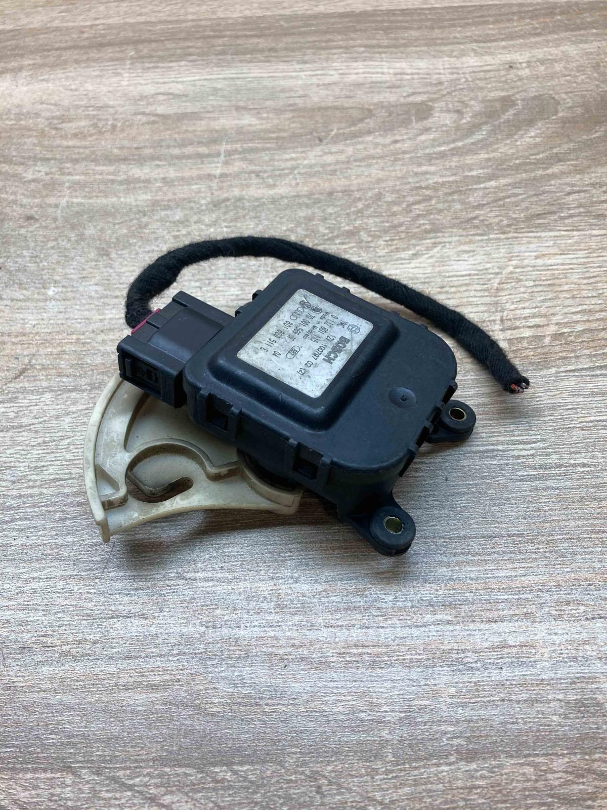 8D1820511E 74022046DF  Air flap motor/actuator Volkswagen PASSAT B5