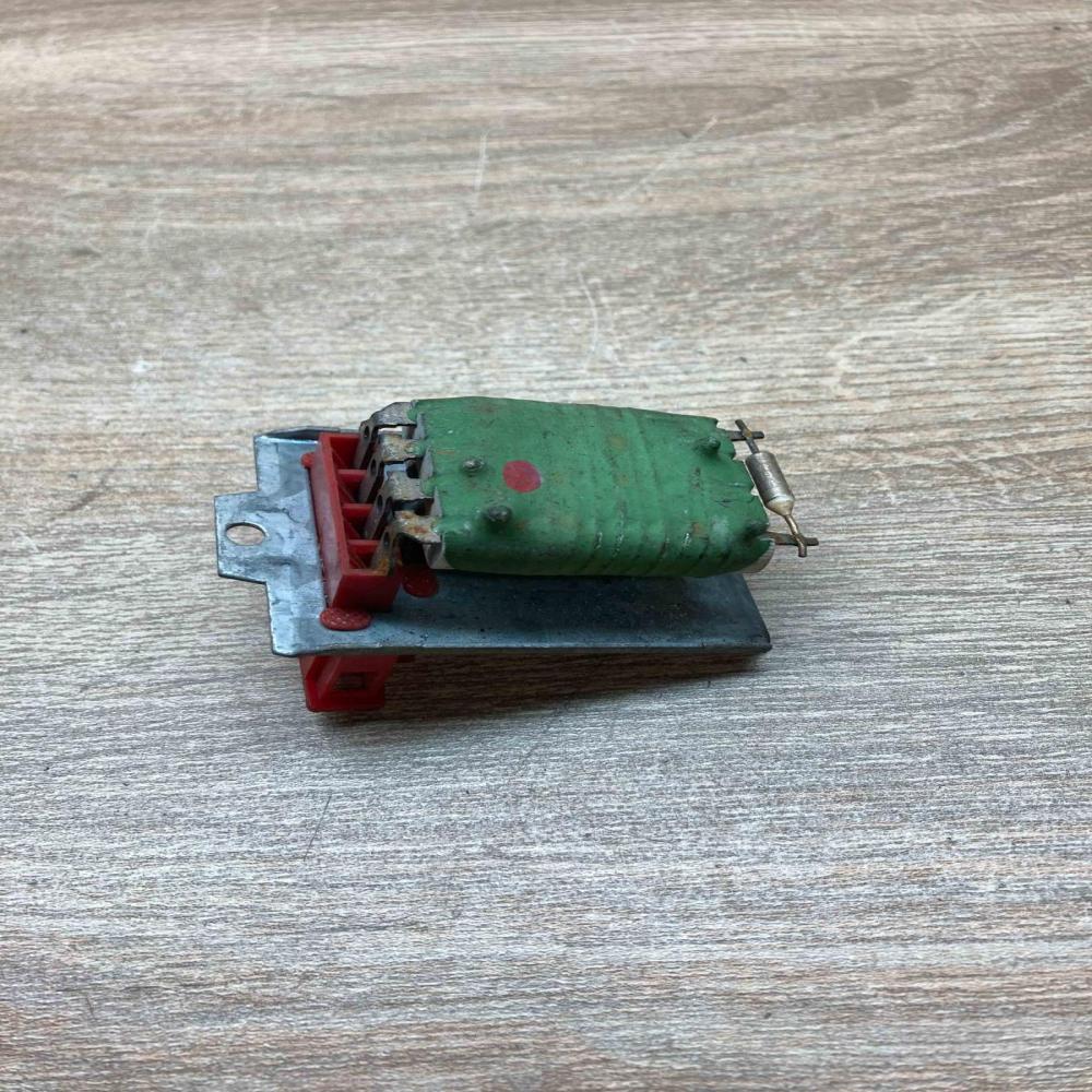 8D0959263 740245833F  Heater blower motor/fan resistor Volkswagen PASSAT B5