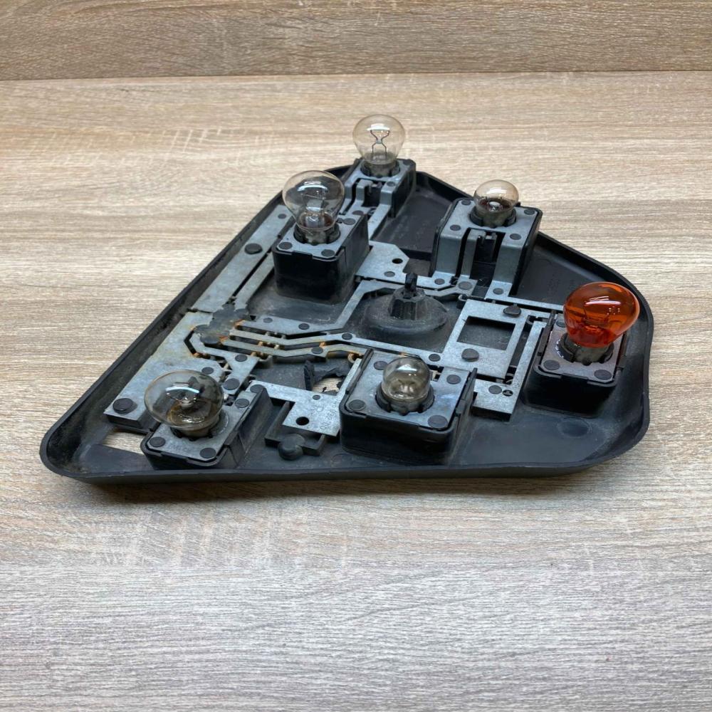 8363566 146036  Tail light bulb cover holder BMW 5 E39