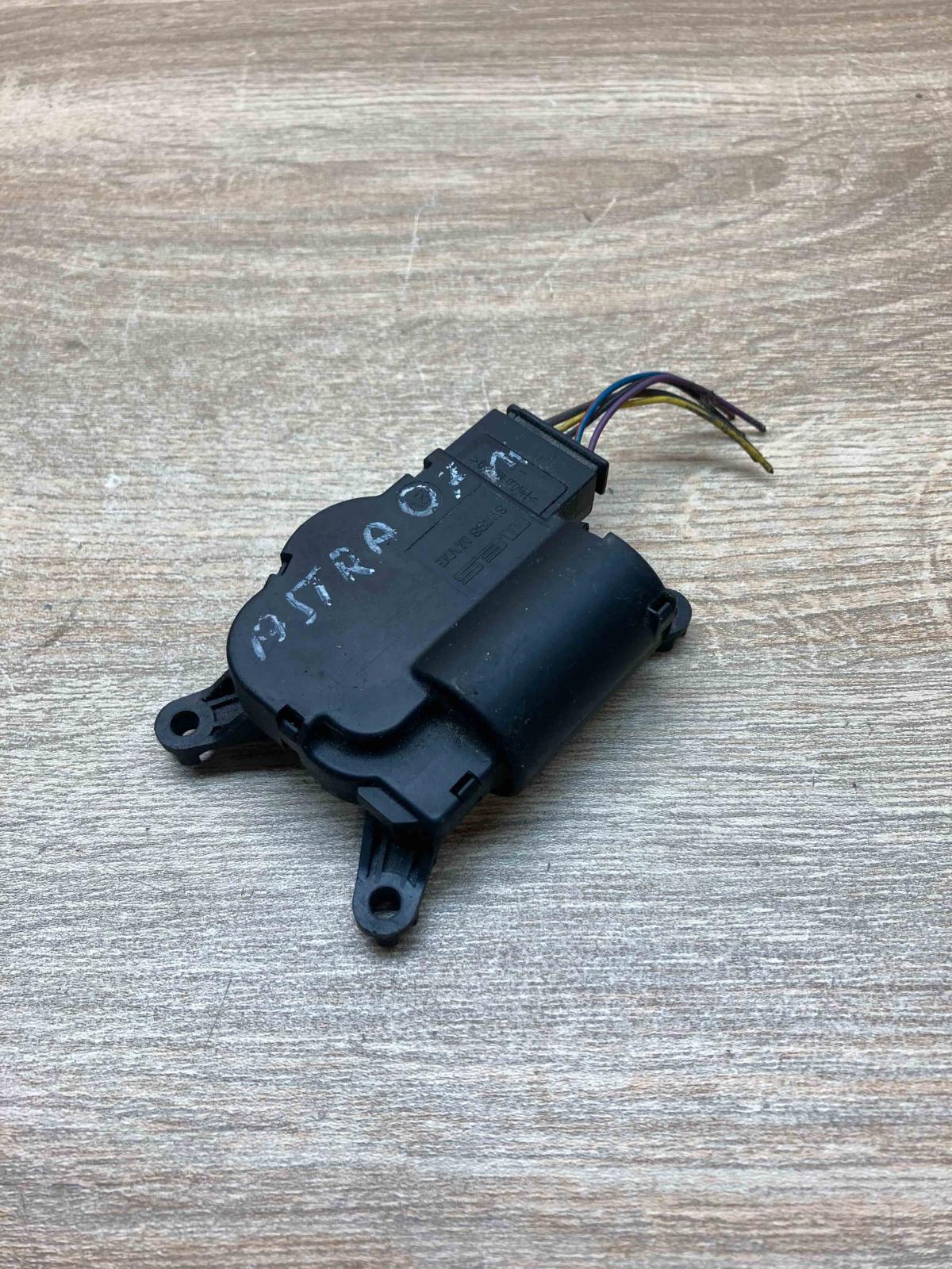 52406337 3093692  Air flap motor/actuator Opel Astra H