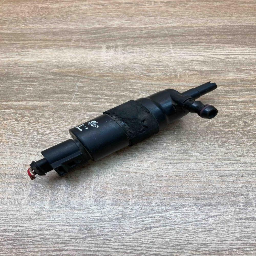 3B7955681 001016 With Plug Headlight washer pump Audi A6 S6 C6 4F