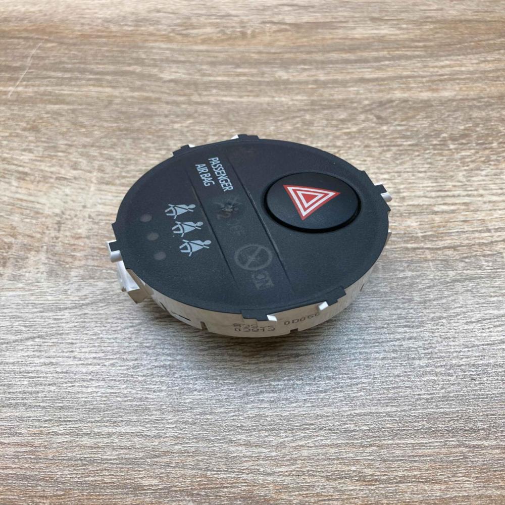 839500D050 A 03813  Hazard light switch Toyota Yaris
