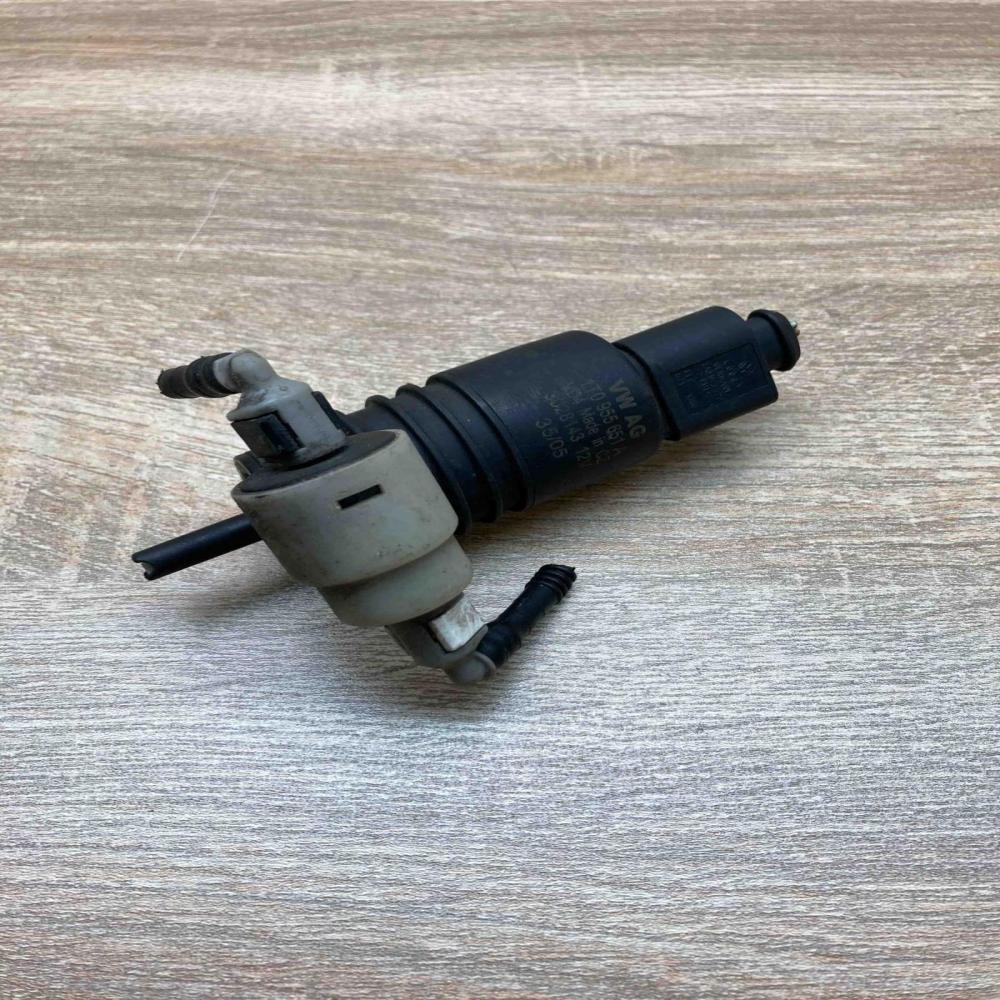 1T0955651A 3028143  Windscreen/windshield washer pump Audi A6 S6 C6 4F