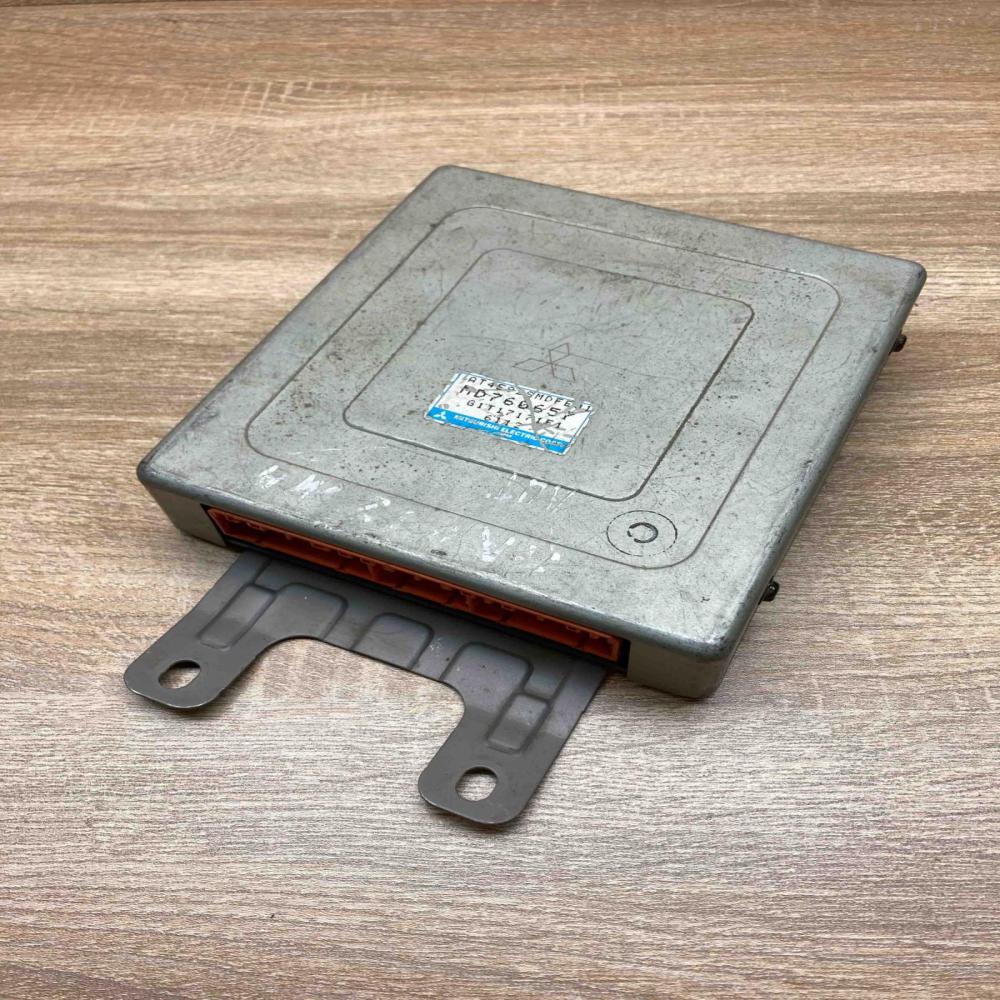 MD760657 G1T17171E1  Engine control unit/module ECU Mitsubishi Carisma