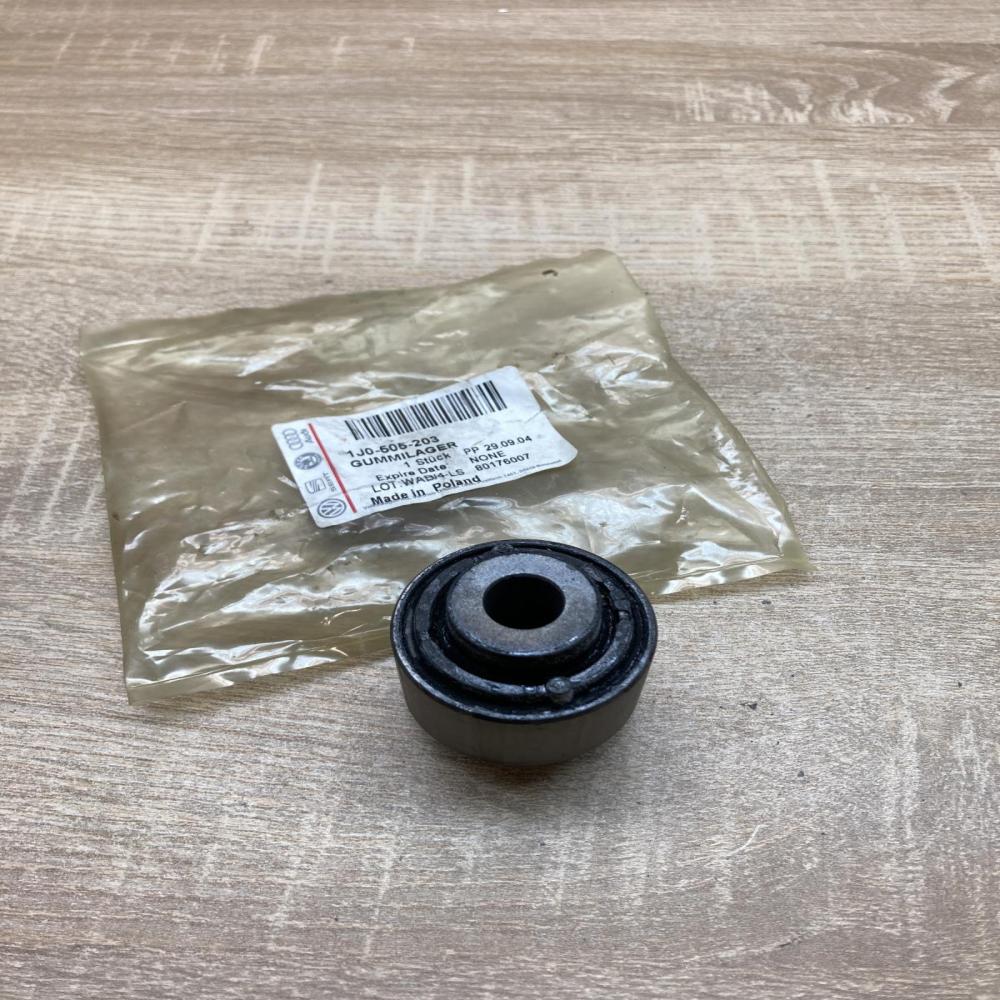 1J0505203   Other rear suspension part Volkswagen Golf IV