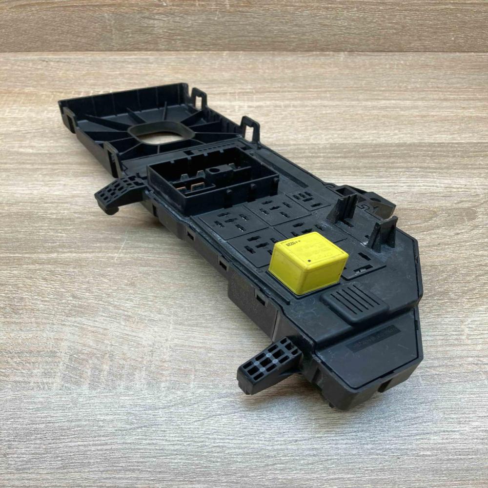 24443147 518777016  Fuse module Opel Vectra C