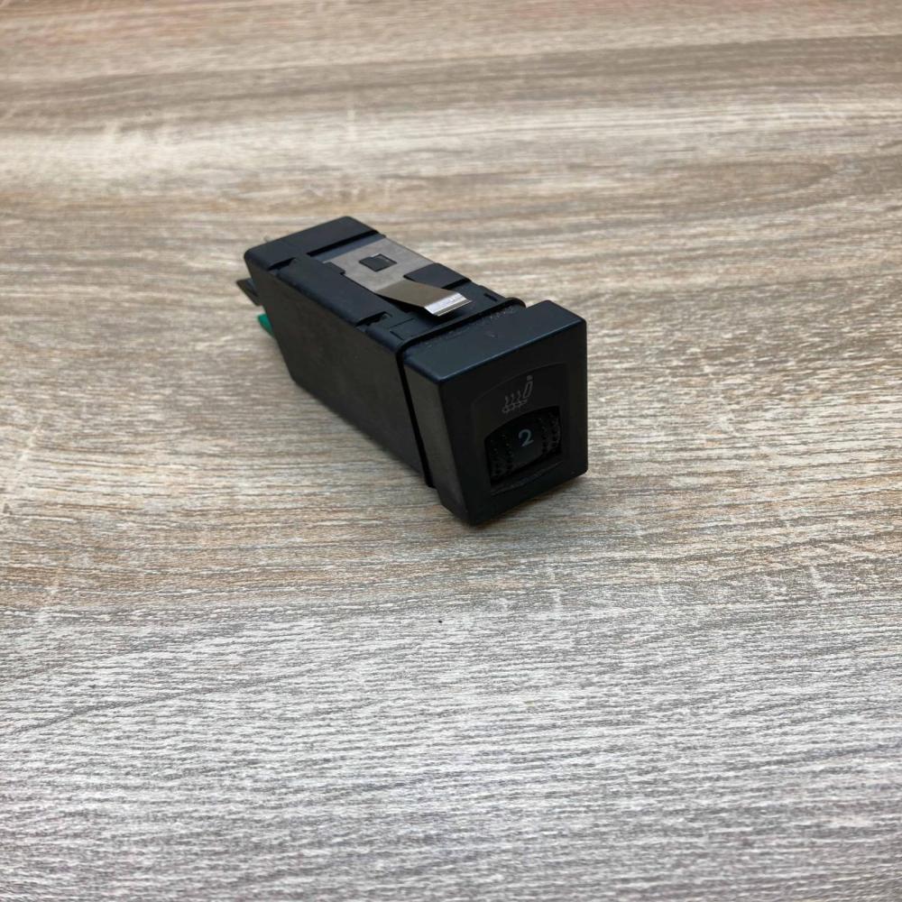 3B0963563C   Seat heating switch Volkswagen PASSAT B5