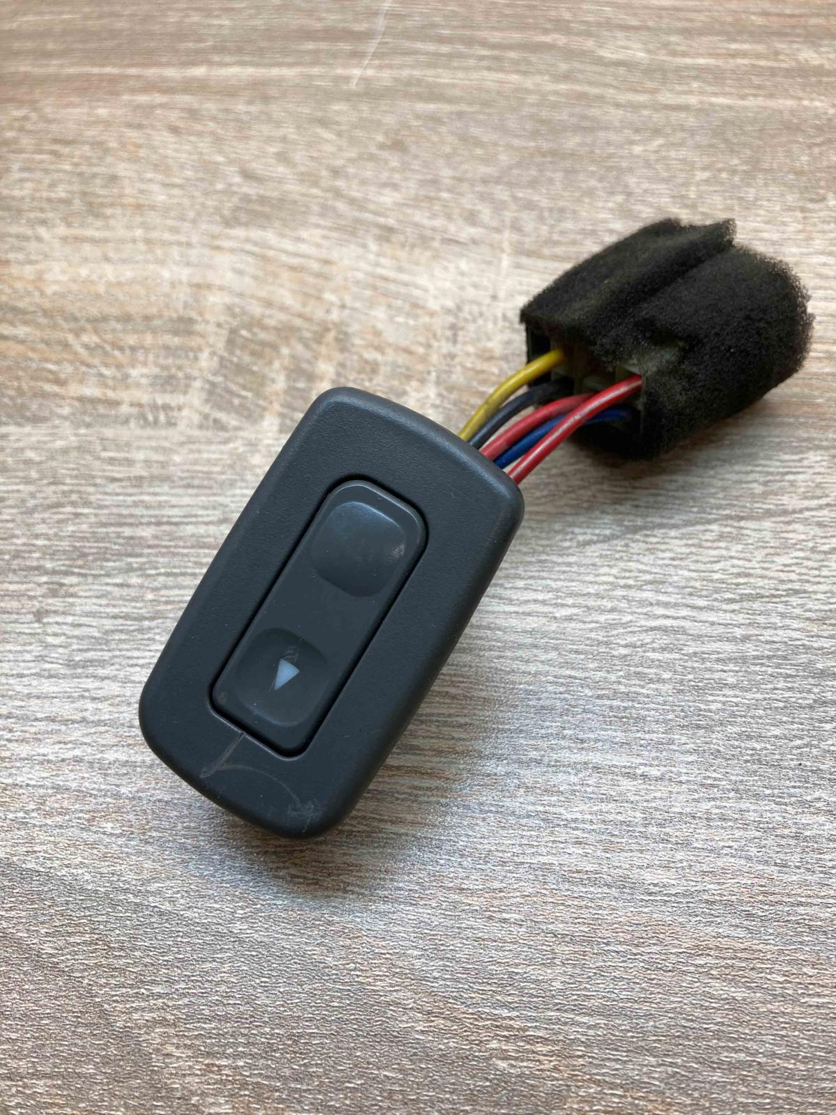 000410   Electric window control switch KIA Carnival