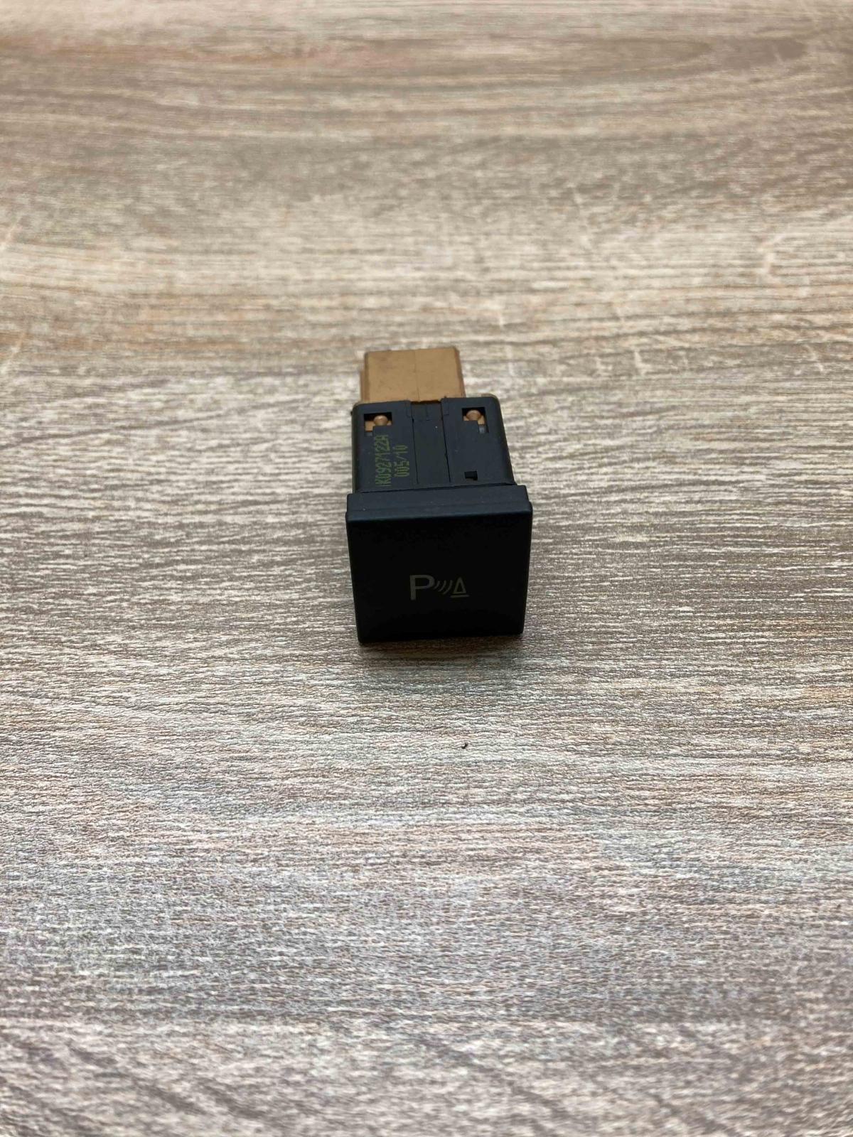 1K0927122A Used  Parking (PDC) sensor switch Volkswagen Golf V