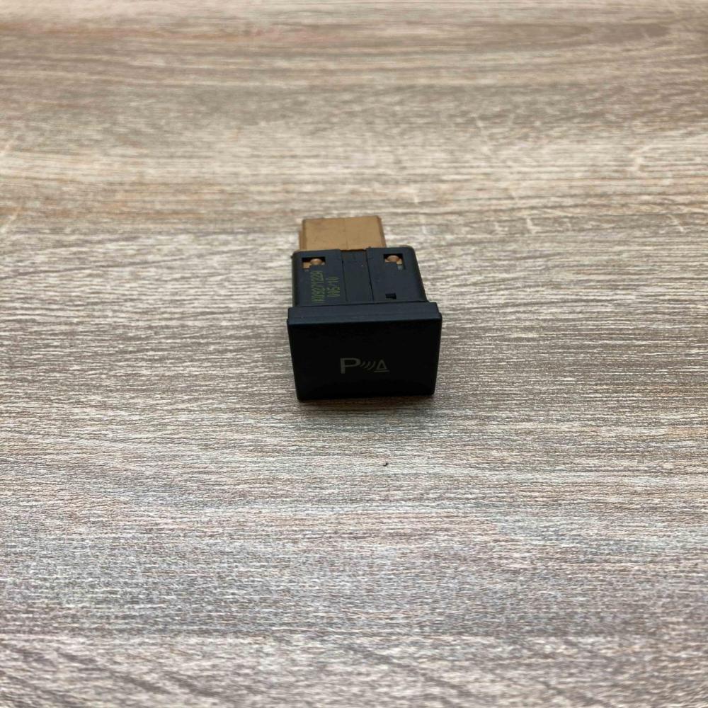 1K0927122A Used  Parking (PDC) sensor switch Volkswagen Golf V