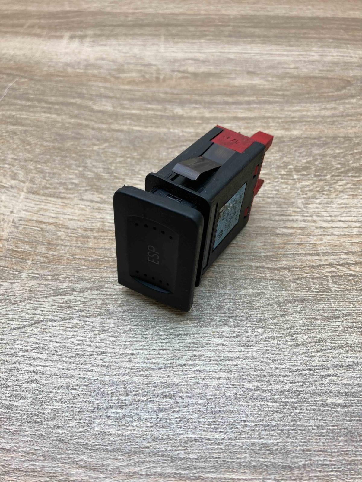 1J0927134A   ESP (stability program) switch Volkswagen Golf IV