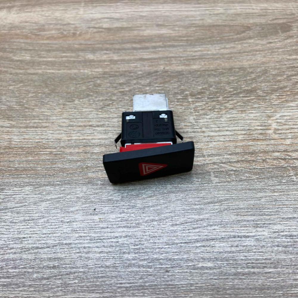 5K0953509A   Hazard light switch Volkswagen Golf VI
