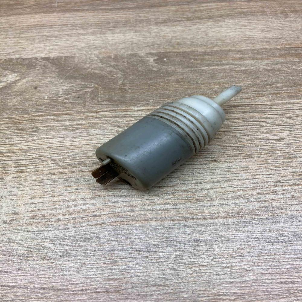 431955651   Windscreen/windshield washer pump Audi 80 90 B3