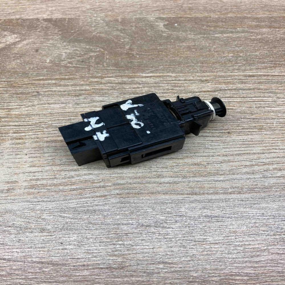 9128577 98W28K  Brake pedal sensor switch Volvo S70  V70  V70 XC