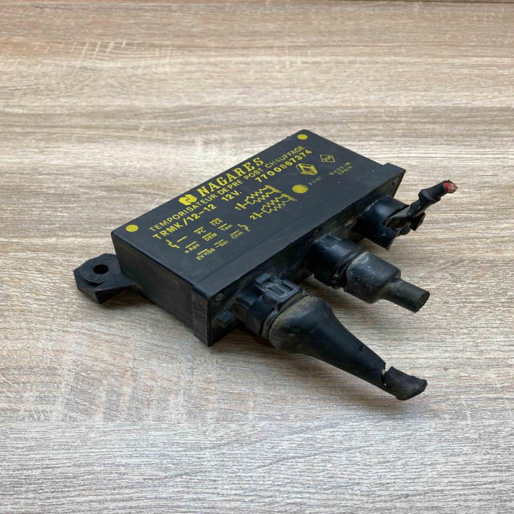 7700867374  With Plug Coolant fan relay Renault 19