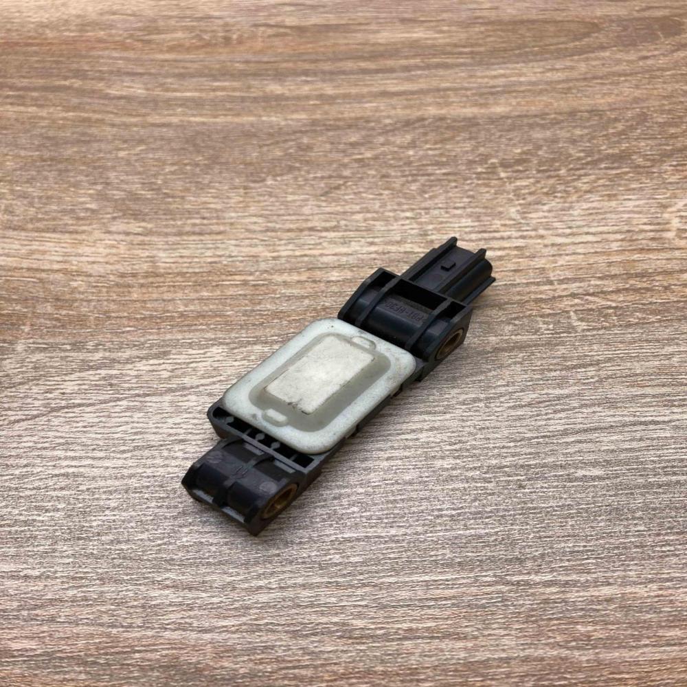 4B0959643D 020486  Airbag deployment crash/impact sensor Audi A3 S3 8P