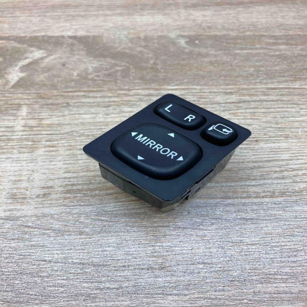 183575 769747E  Wing mirror switch Toyota Avensis T250