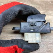 Nissan Almera   Electric window control switch Nissan Almera