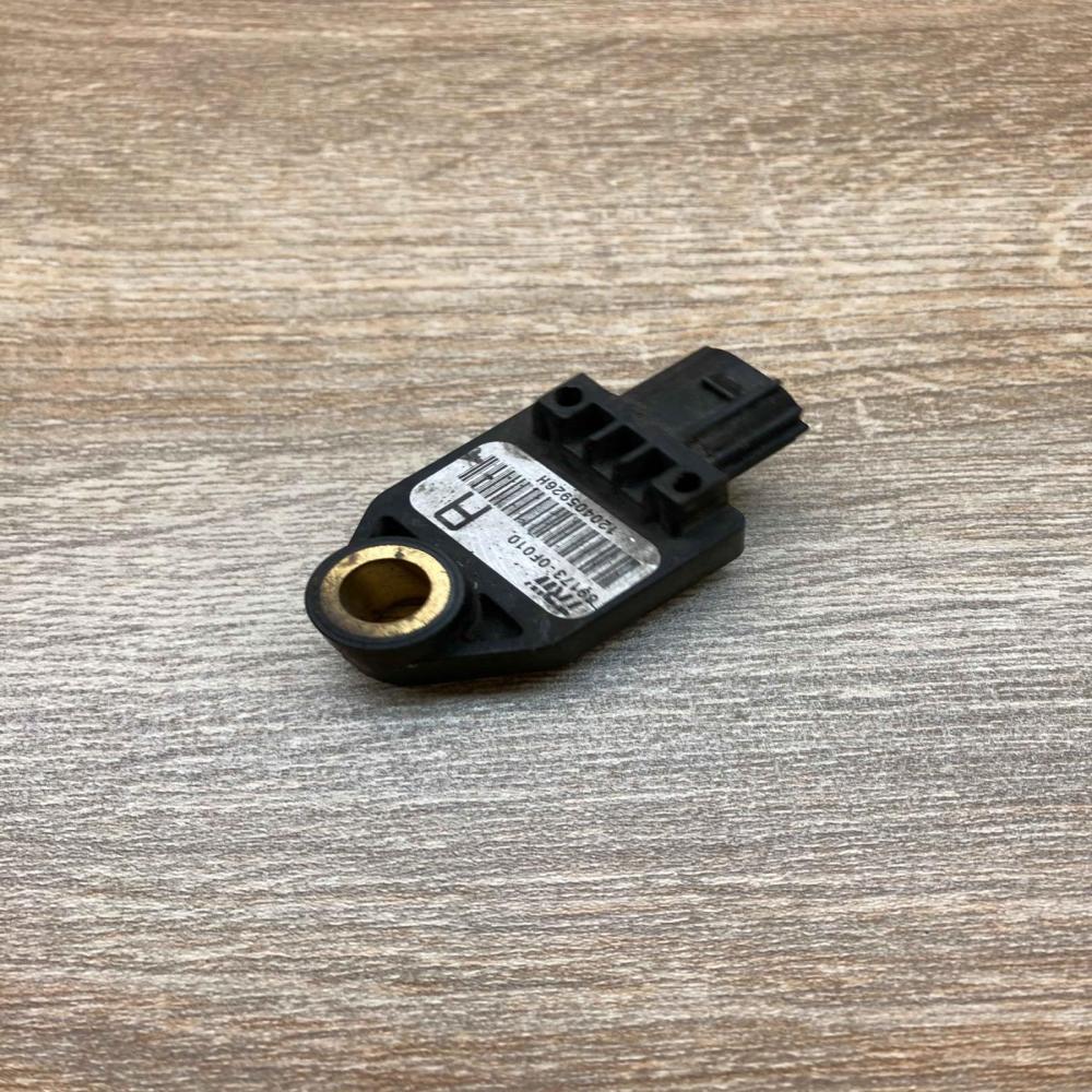 89173 0F010   Airbag deployment crash/impact sensor Toyota Corolla Verso E121