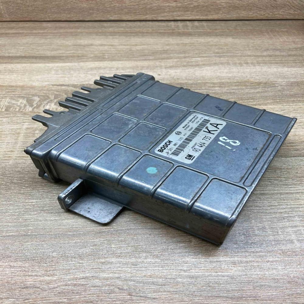 90464735 0281001335  Engine control unit/module ECU Opel Vectra B