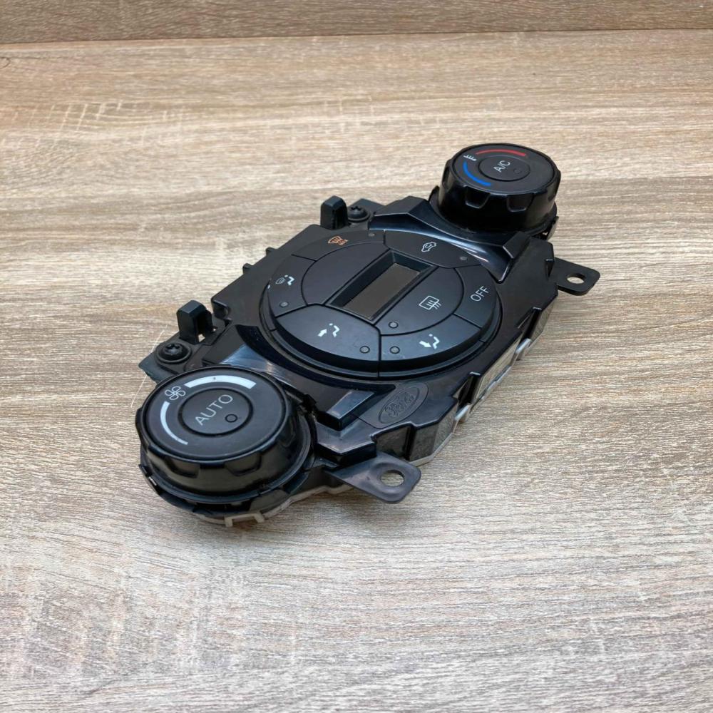 6A6T 18C612 AJ   Climate control unit Ford Fiesta
