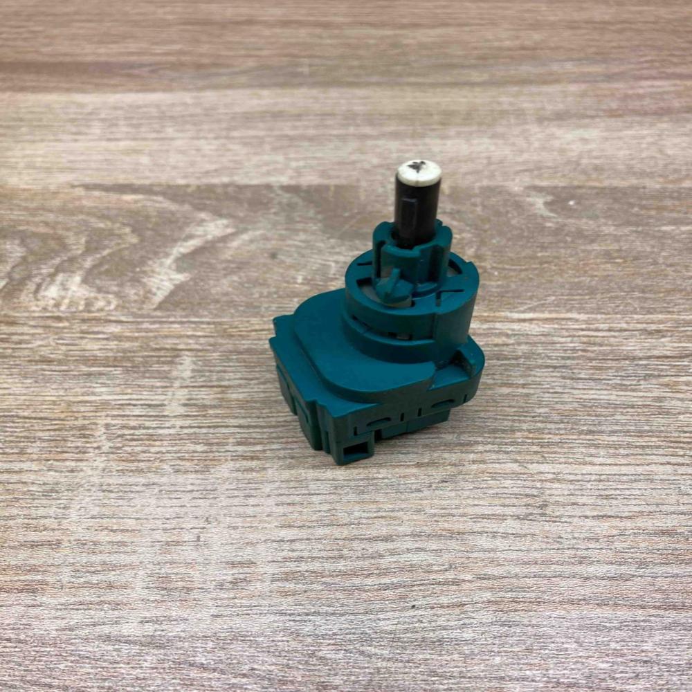 1C0945511A   Brake pedal sensor switch Volkswagen Golf IV
