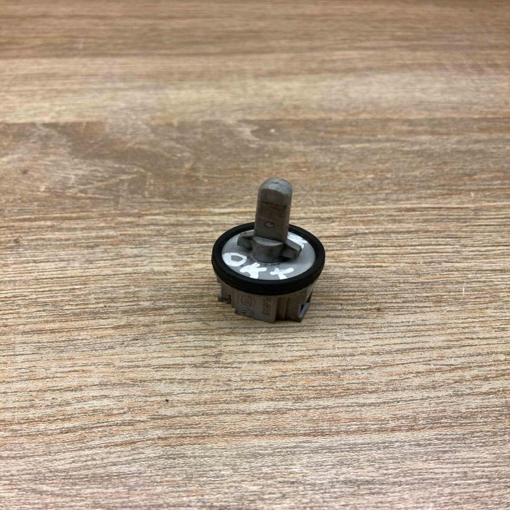 1K0907543A   Interior temperature sensor Audi A3 S3 8P
