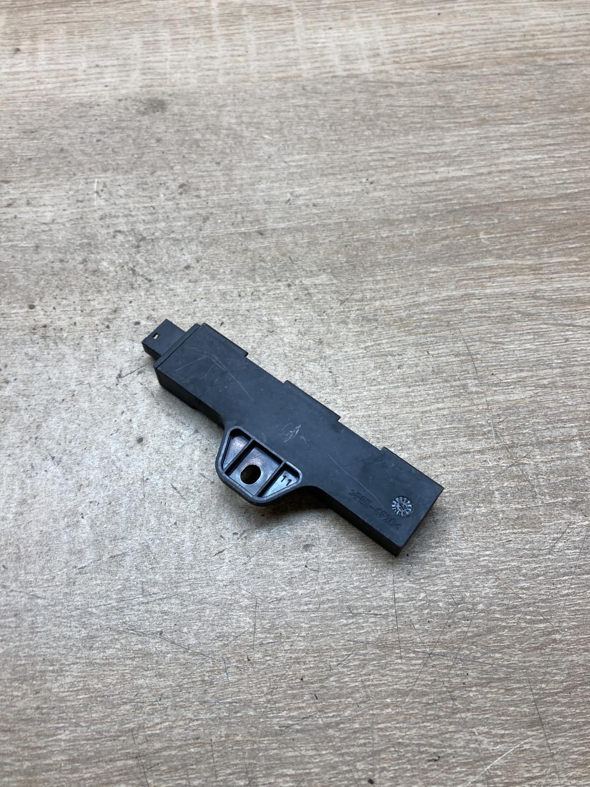 9220832   Keyless system antenna BMW 3 F30 F35 F31