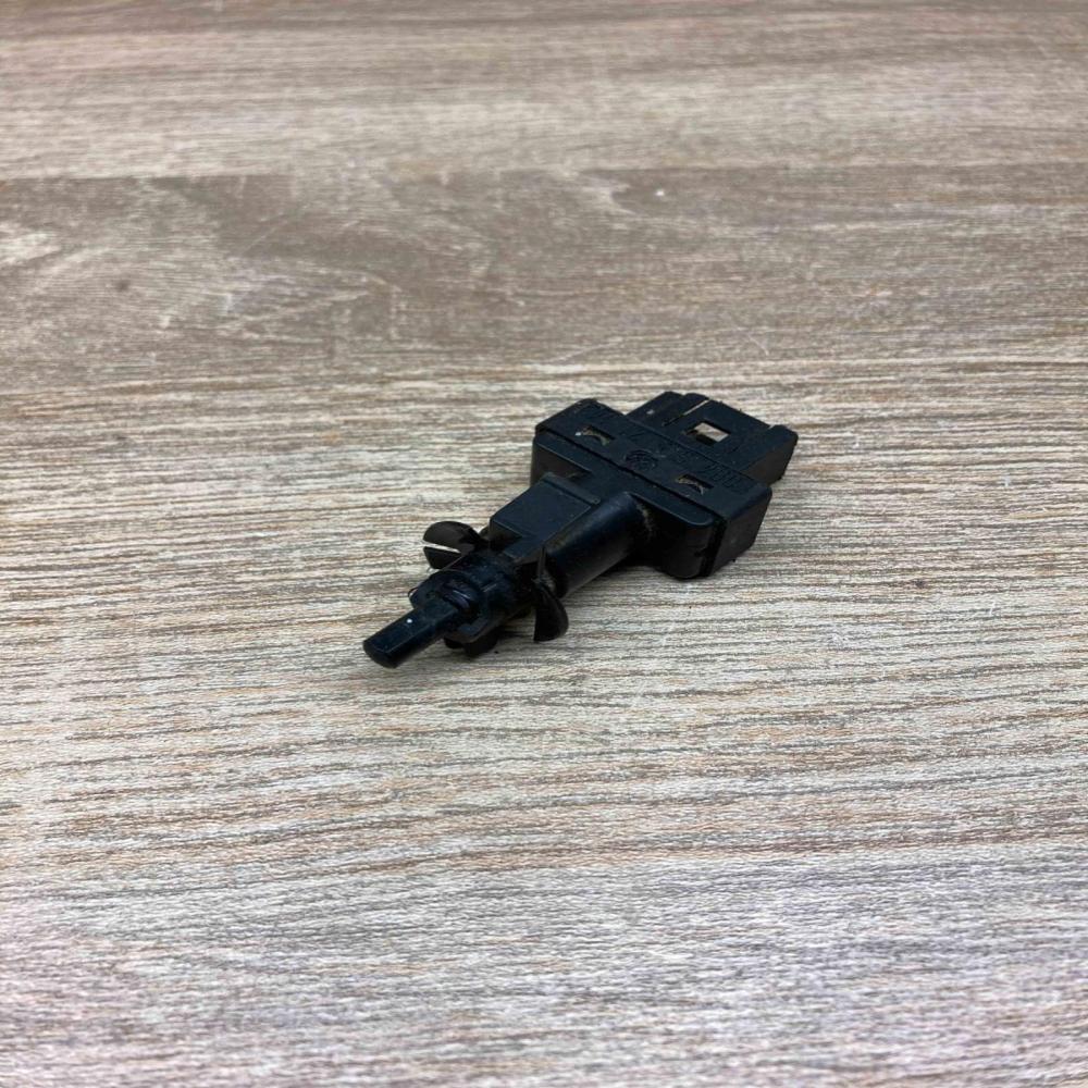 0045452114   Brake pedal sensor switch Mercedes-Benz A W169