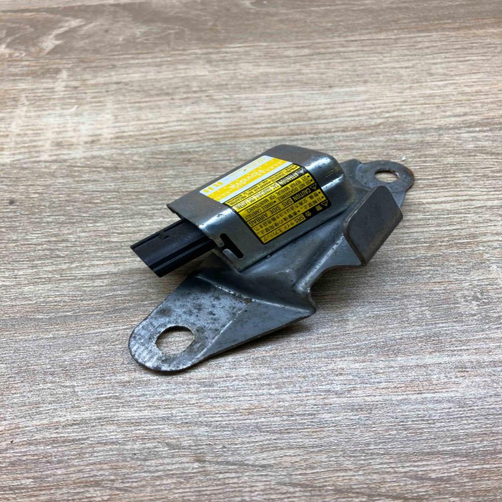 89860 60020 187900 0450 RH Airbag deployment crash/impact sensor Toyota Land Cru
