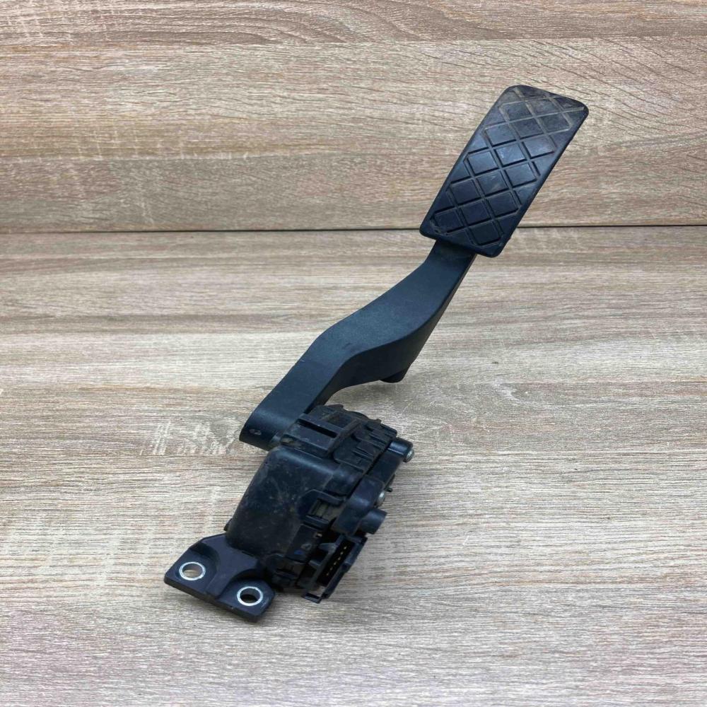 1J1721503J   Accelerator throttle pedal Volkswagen Golf IV