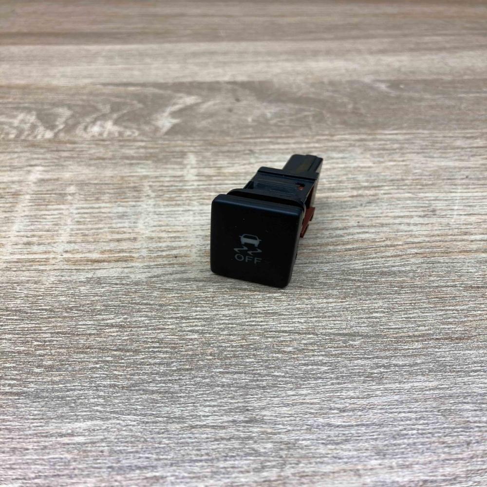 15C032 116 1D06  ESP (stability program) switch Toyota Auris 150