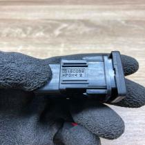 15C032 116 1D06  ESP (stability program) switch Toyota Auris 150