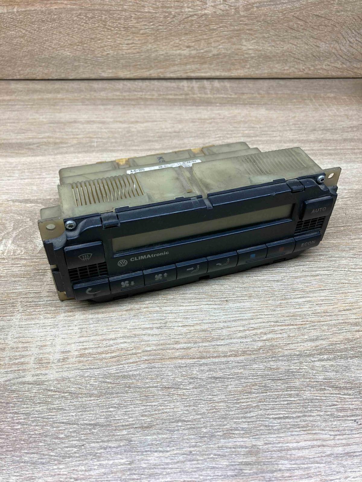 3B1907044A 5HB007617  Radio/CD/DVD/GPS head unit Volkswagen PASSAT B5