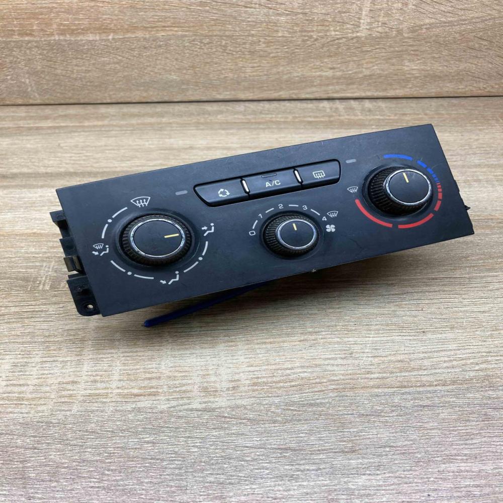N108225D E1065950 With Plug Climate control unit Peugeot 207