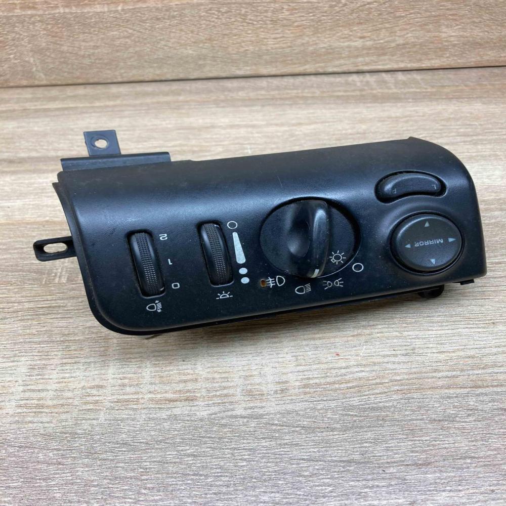 04685532 36033E  Light switch Chrysler Voyager