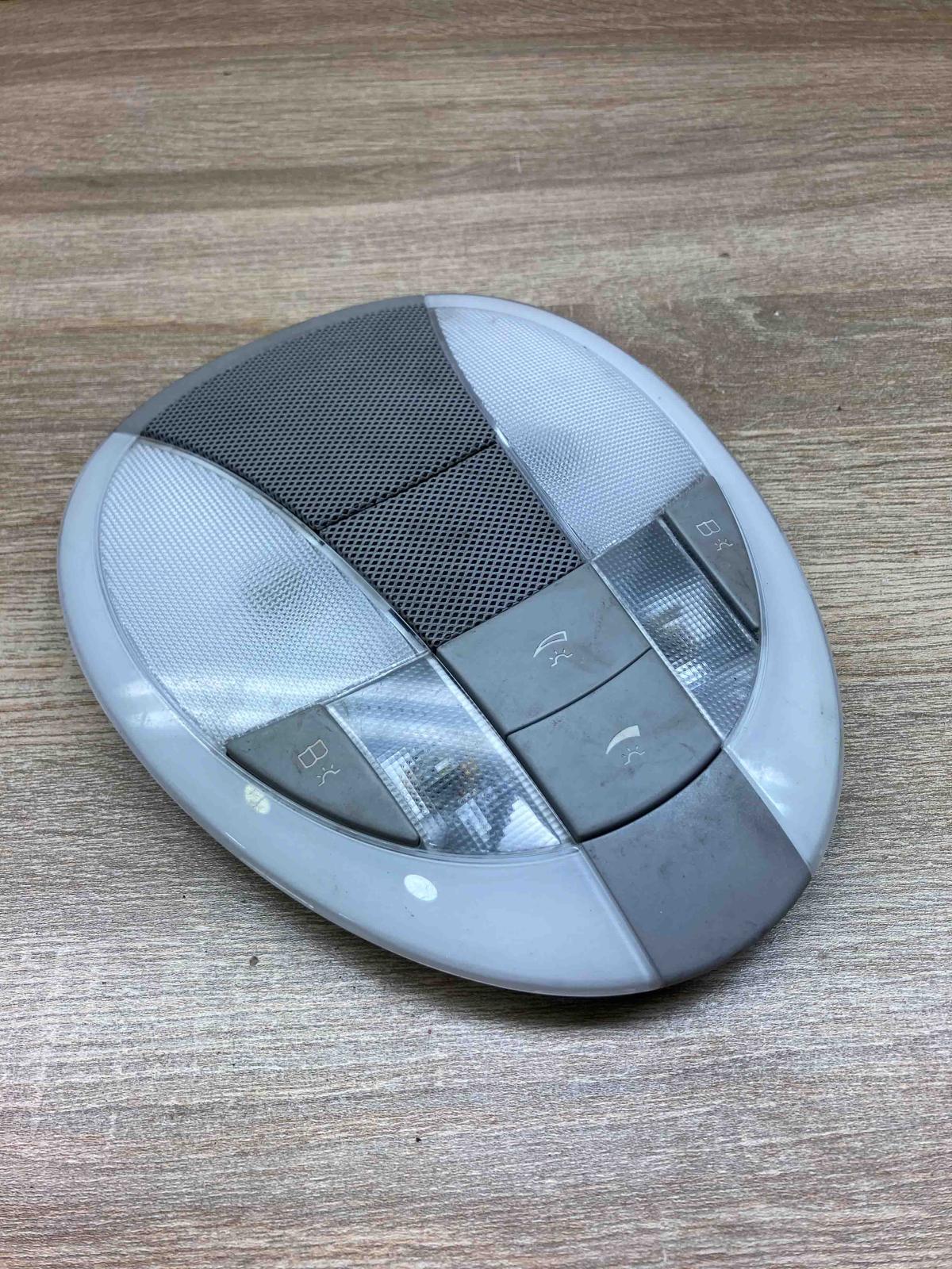 A2198201401   Front seat light Mercedes-Benz CLS C219
