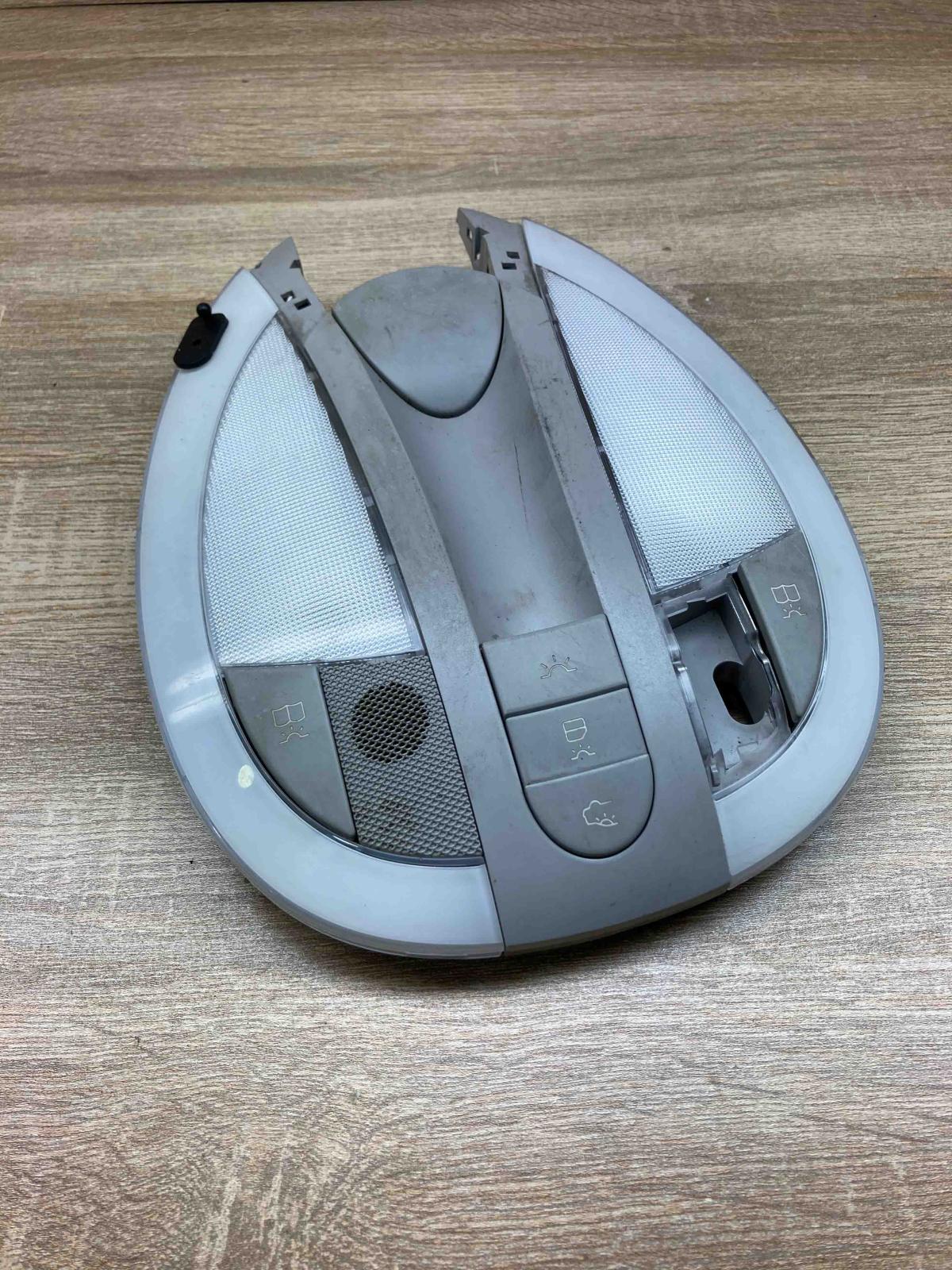 A2198201201   Front seat light Mercedes-Benz CLS C219