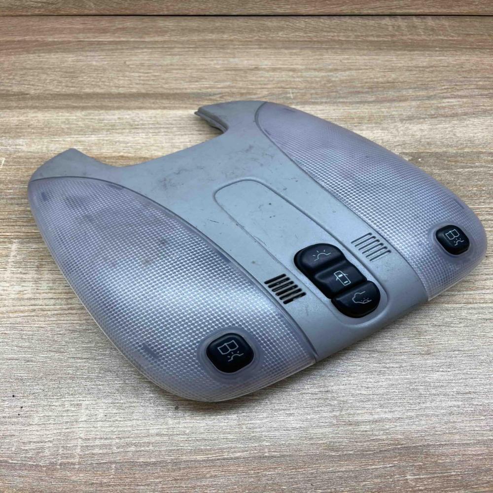 A2158201001 149237 Used Front seat light Mercedes-Benz S W220